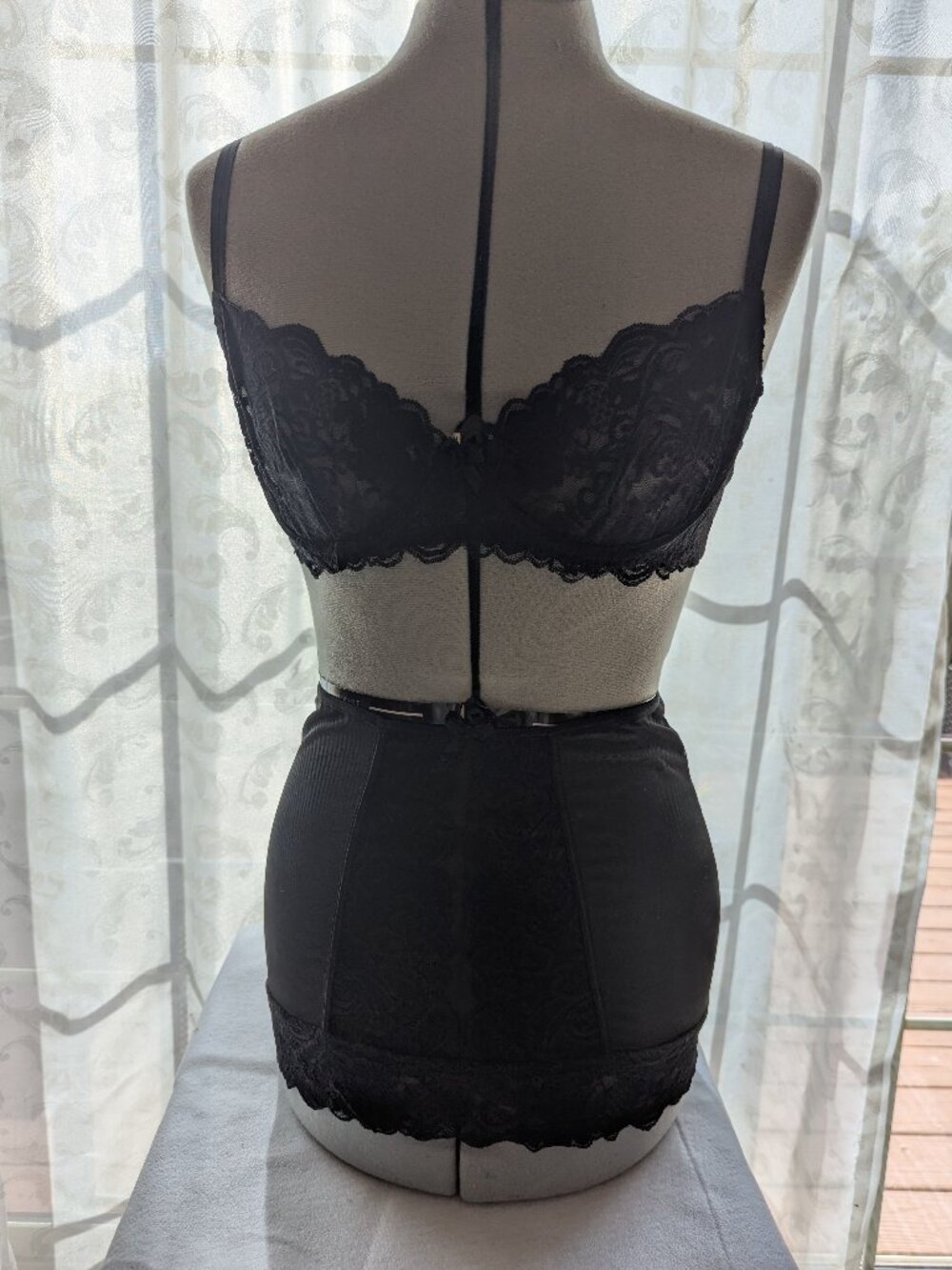 Frederick's of Hollywood Vtg Black Lace Bra & Garter Mini Skirt Set 36C/M